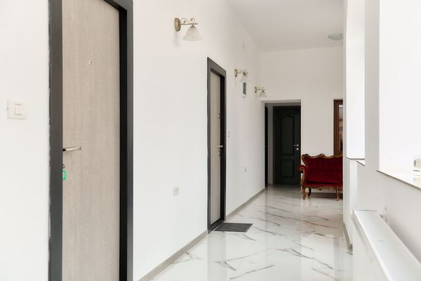 El pasillo de Casa Marko, con acceso a las habitaciones